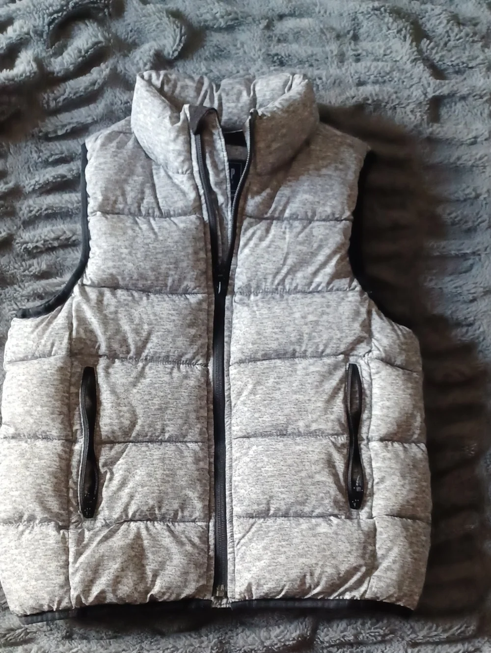 GAP Kid's Light Gray Quilted Puffer Vest. Size Small